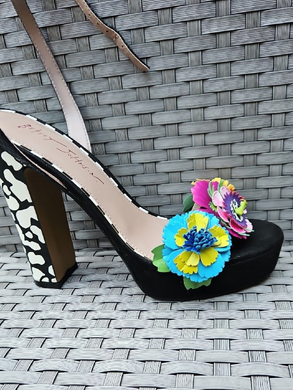 Vintage Betsey Johnson Black Strappy Heels Multicolor Floral Accents Size 7.5M